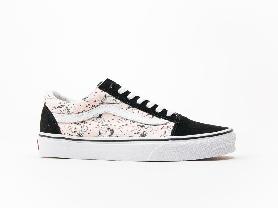 black and white snoopy vans