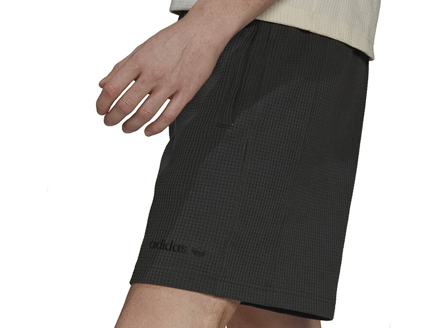 Pantalón adidas waffle short carbon - HP0423 - pantalones - TheSneakerOne