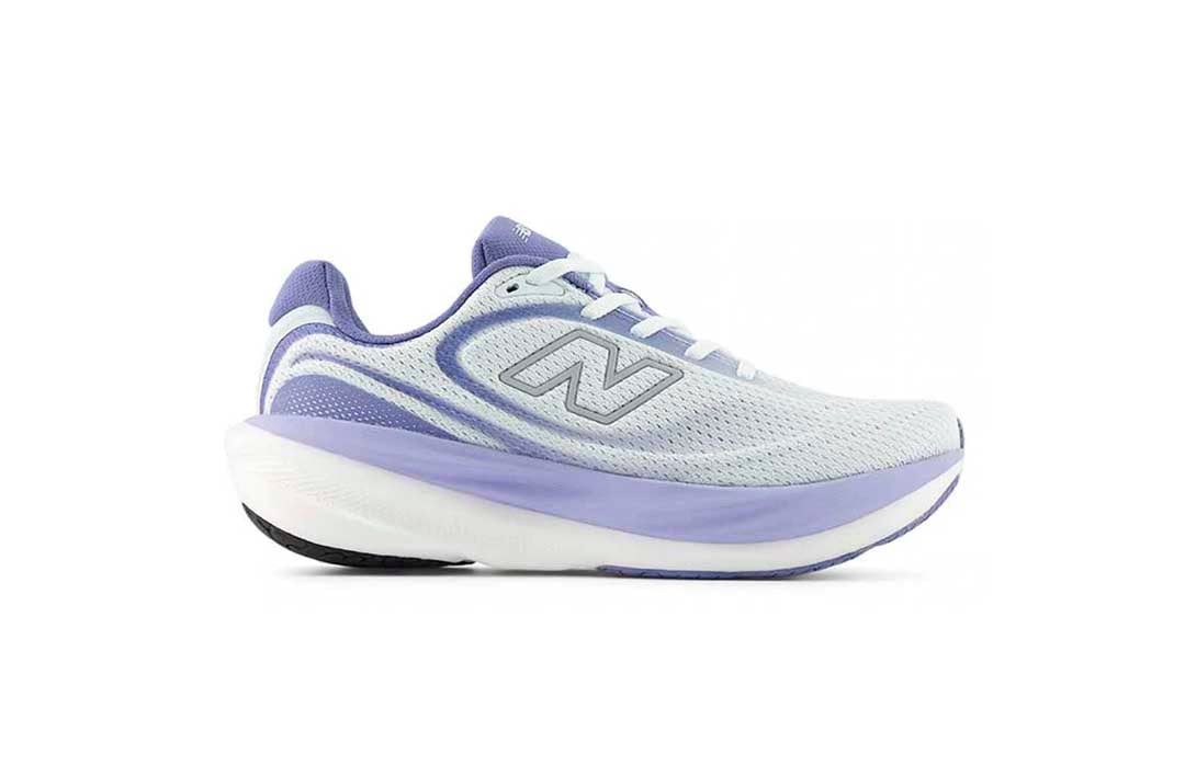 New Balance 1080 v15 de mujer color azul claro Glint Blue con espuma Infinion.