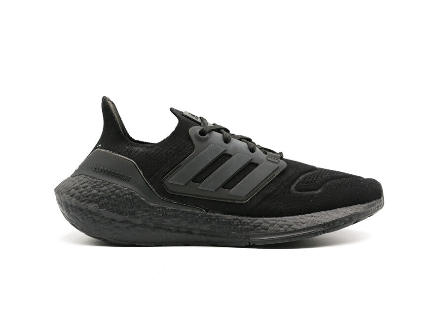 ADIDAS ULTRABOOST 22 BLACK BLACK BLACK