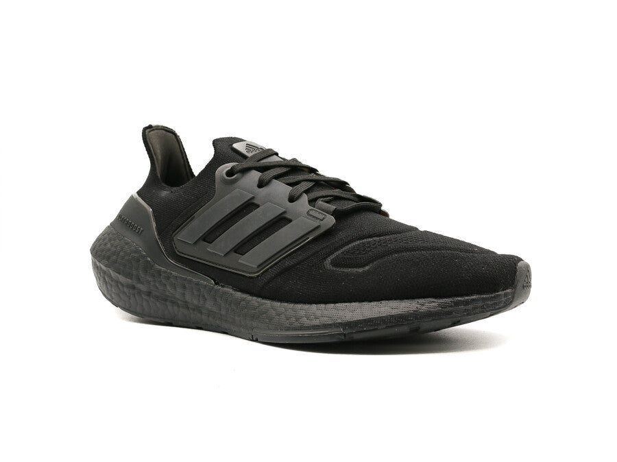 ADIDAS ULTRABOOST 22 BLACK BLACK BLACK