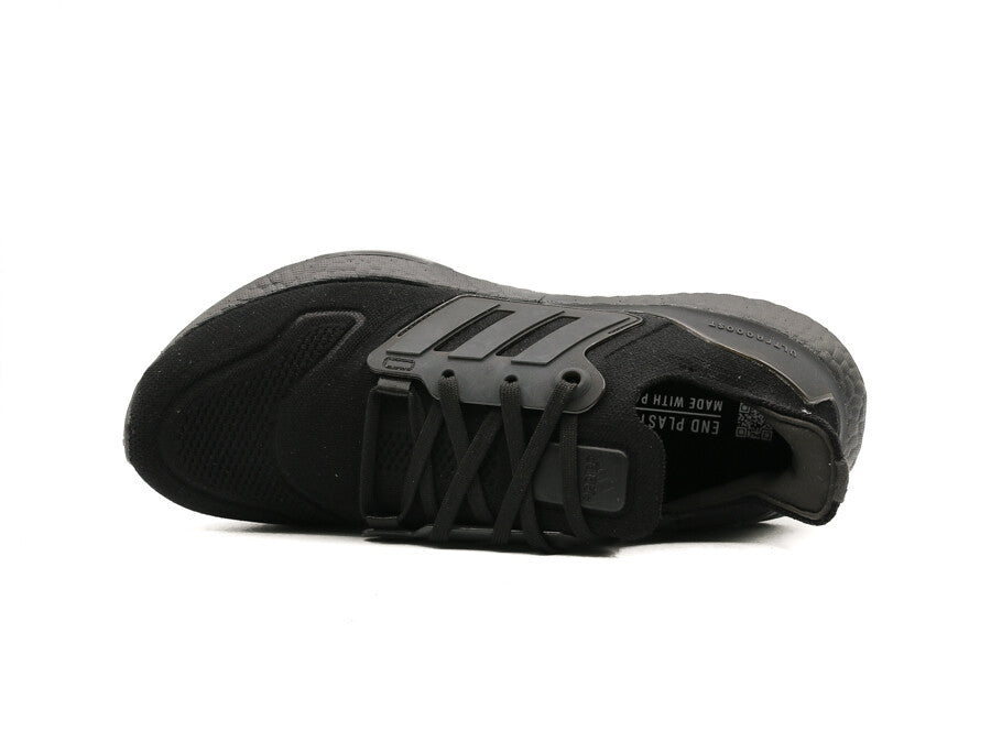 ADIDAS ULTRABOOST 22 BLACK BLACK BLACK