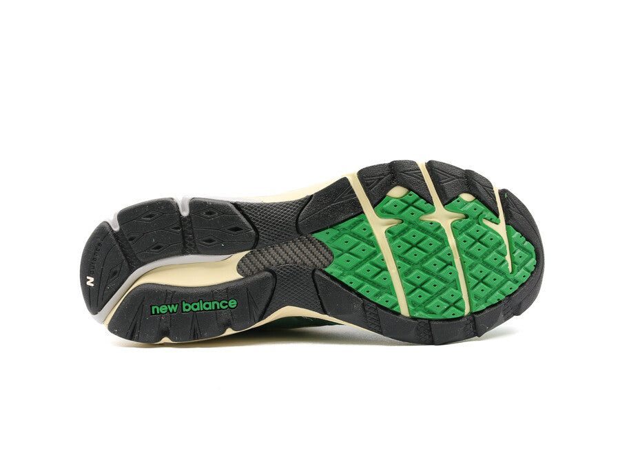 NEW BALANCE  MADE IN USA 990V3 GREEN