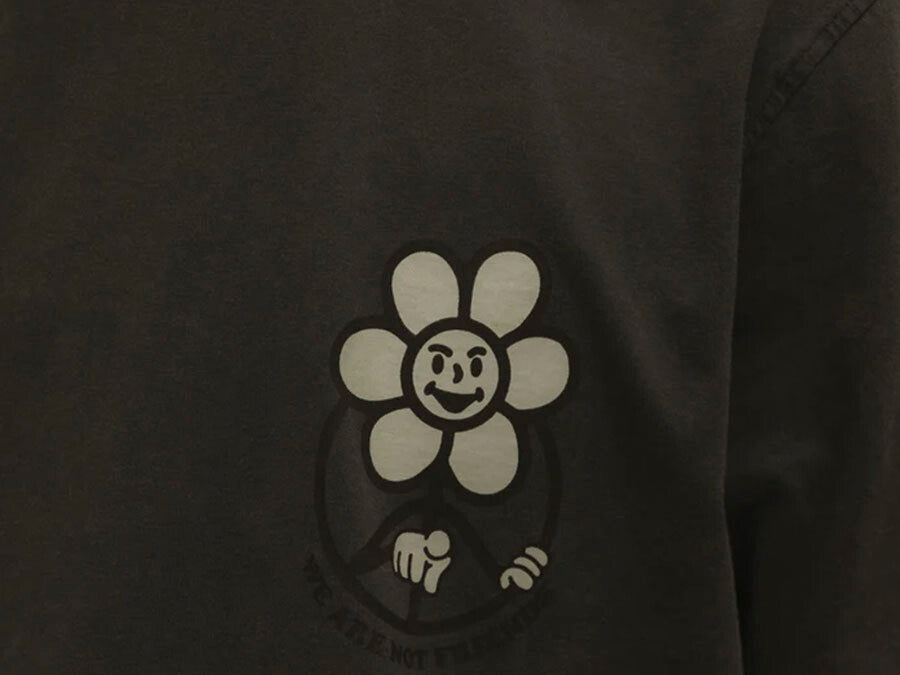 CAMISETA WE ARE NOT FRIEDS DAISY LOGO TONAL