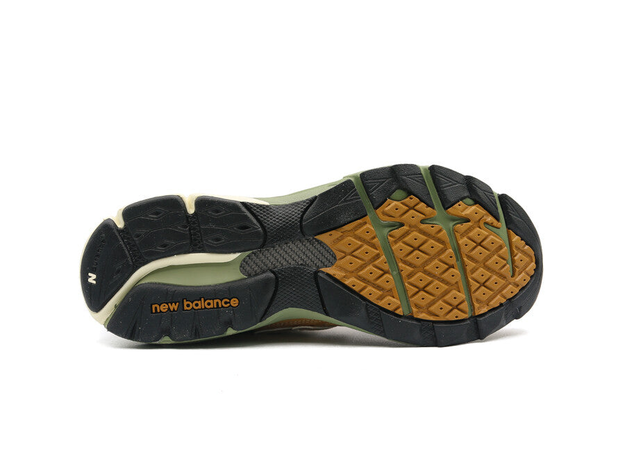 NEW BALANCE  MADE IN USA M990WG3 TAN GREEN