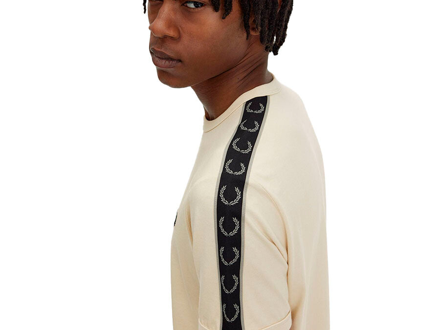 CAMISETA FRED PERRY CONTRAST TAPE RINGER BLACK OFF WHITE