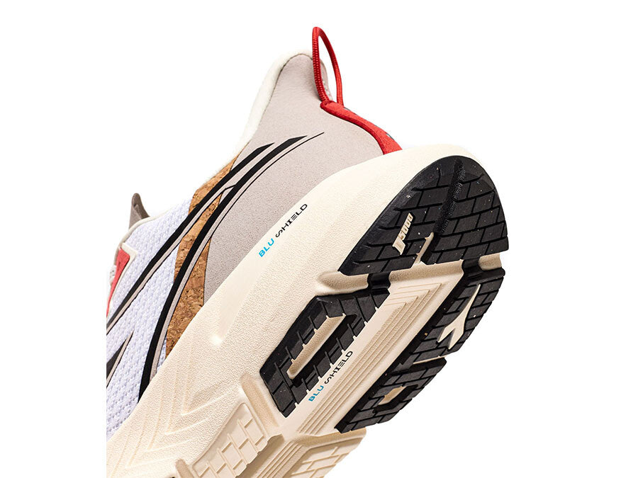 DIADORA MYTHOS BLUESHIELD V4