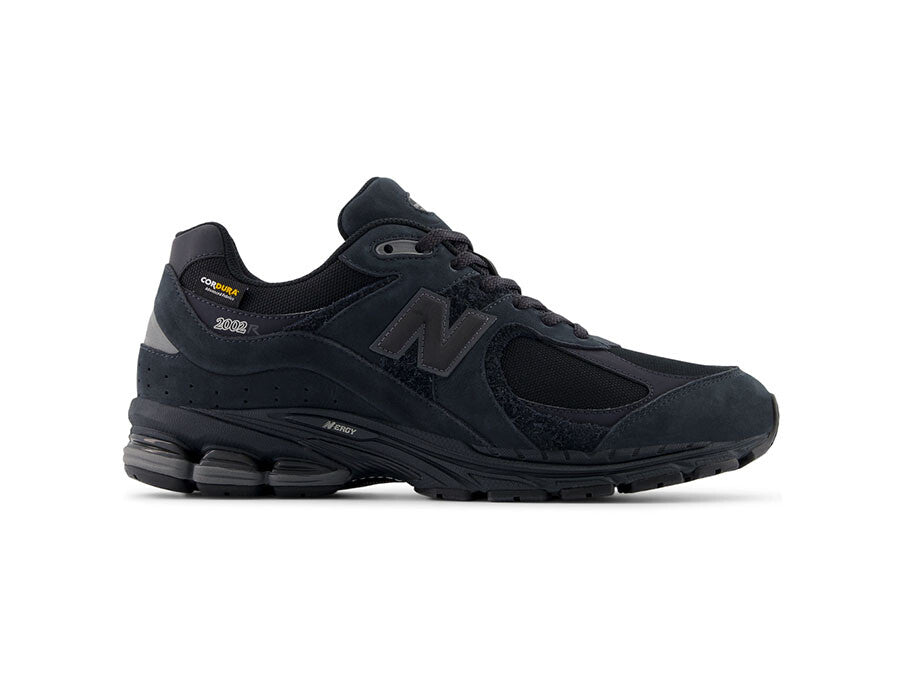 NEW BALANCE 2002R TRIPLE BLACK
