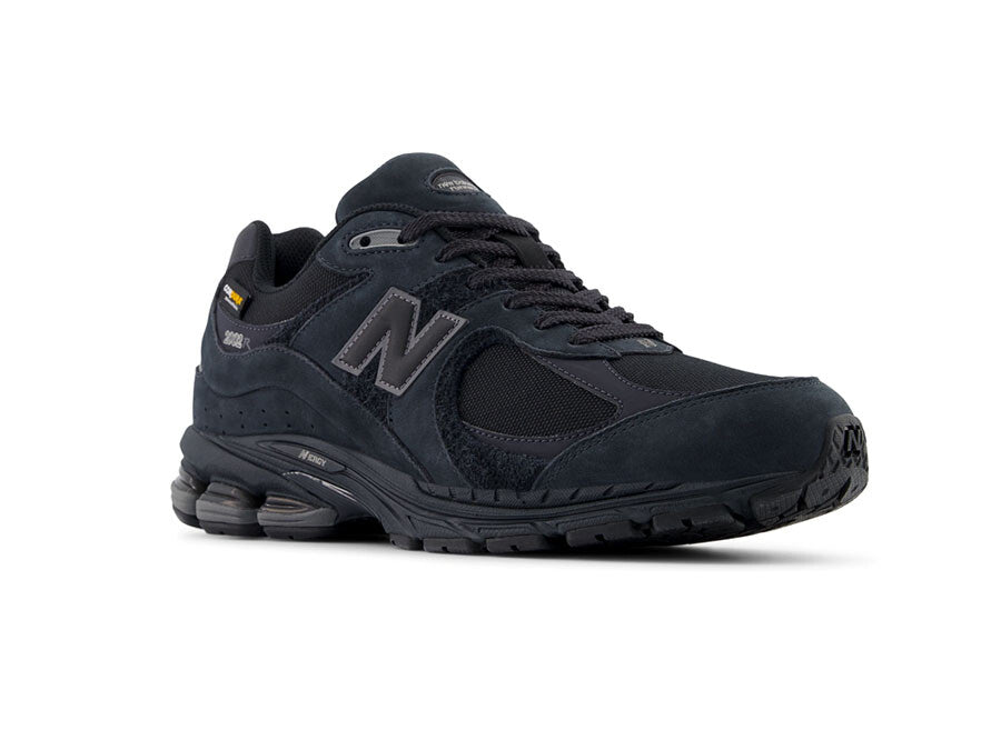 NEW BALANCE 2002R TRIPLE BLACK