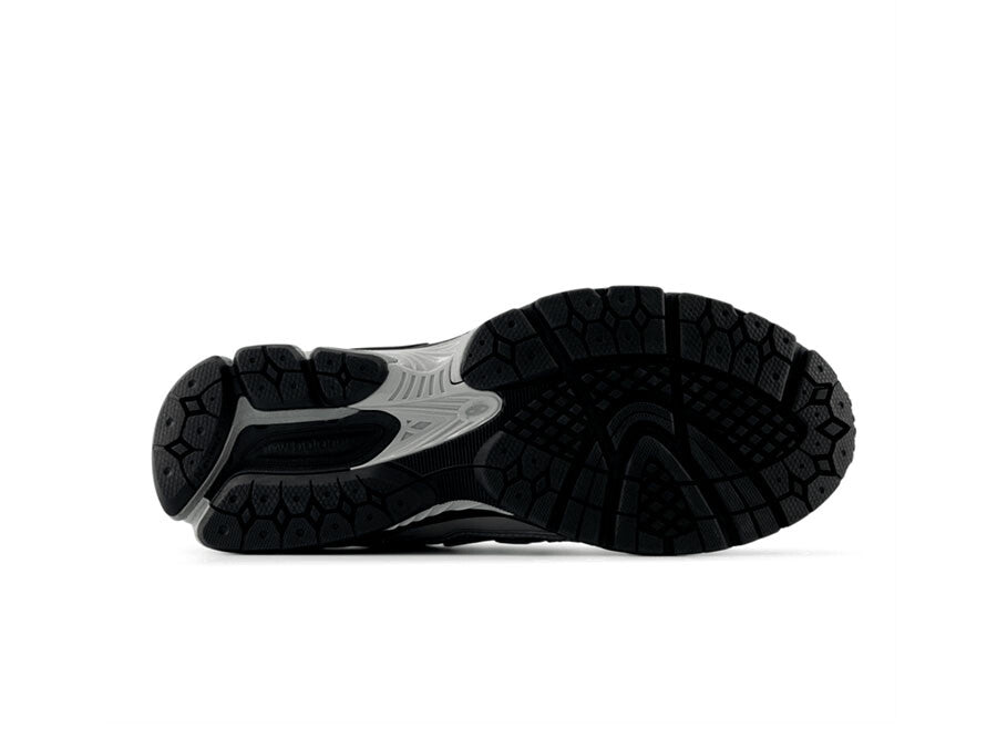 BASEMENT X NEW BALANCE 1906R GRIS NEGRO