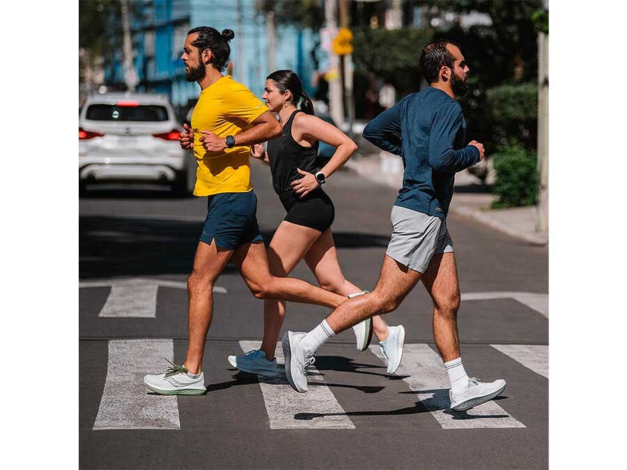 SAUCONY RIDE 18 - BLACK WHITE