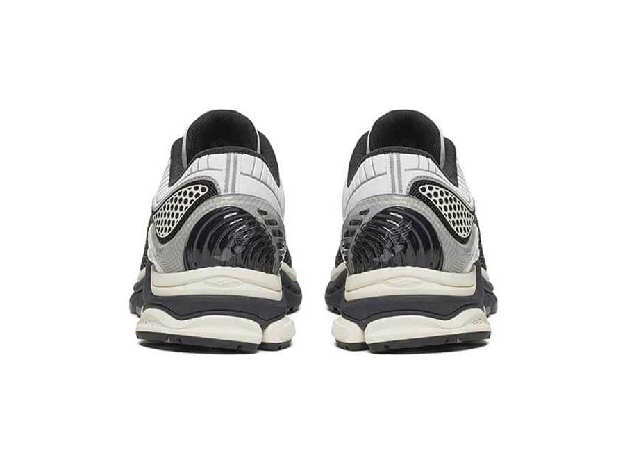 SAUCONY PROGRID PARAMOUNT - BLACK WHITE