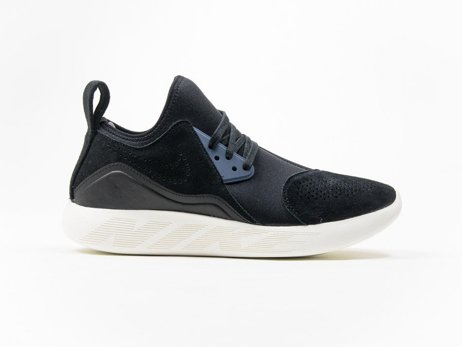 NIKE LUNAR CHARGE PREMIUM SHOE