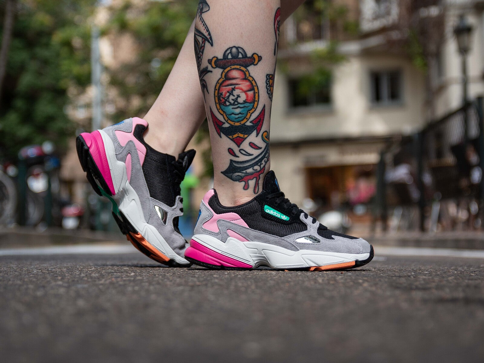 ADIDAS FALCON W NEGRO GRIS ROSA